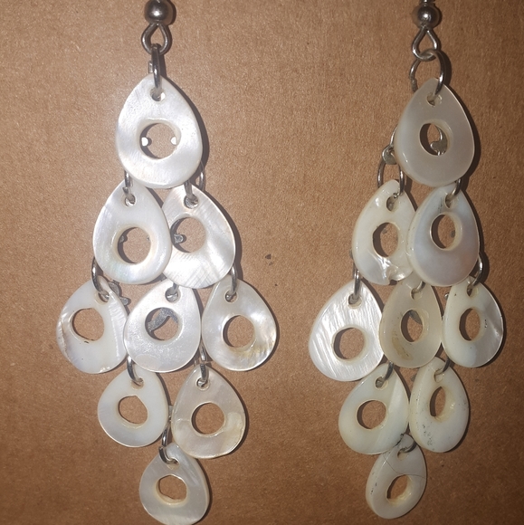 Dangle shell earrings - Picture 1 of 3